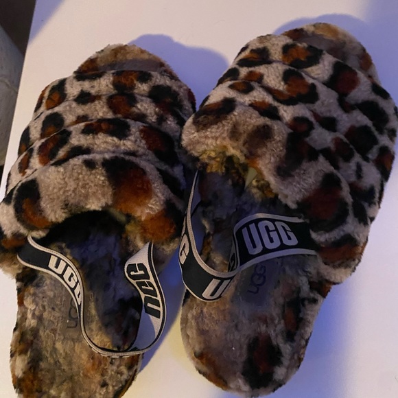 Ugg - Picture 1 of 3